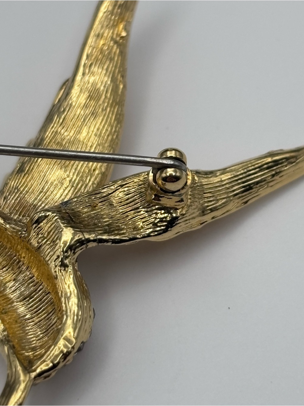 Vintage Gold Tone Rhinestone Hummingbird Brooch - Picture 11 of 12